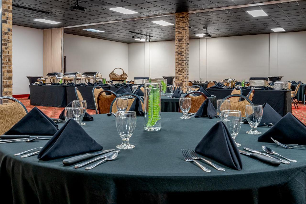 Grand And Conference Center Hotel